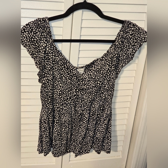 Tops - APNA Womens Black and White Polka Dot Ruffled Cap Sleeve Blouse